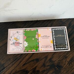 Marc Jacobs Daisy Perfume Mini Set - Pink, Green, Black